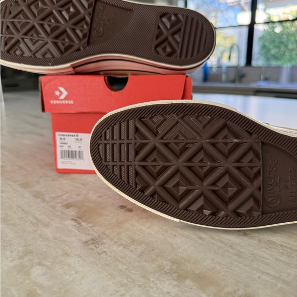 Converse High-Tops in Beige and Off-White - Picture 3 of 7